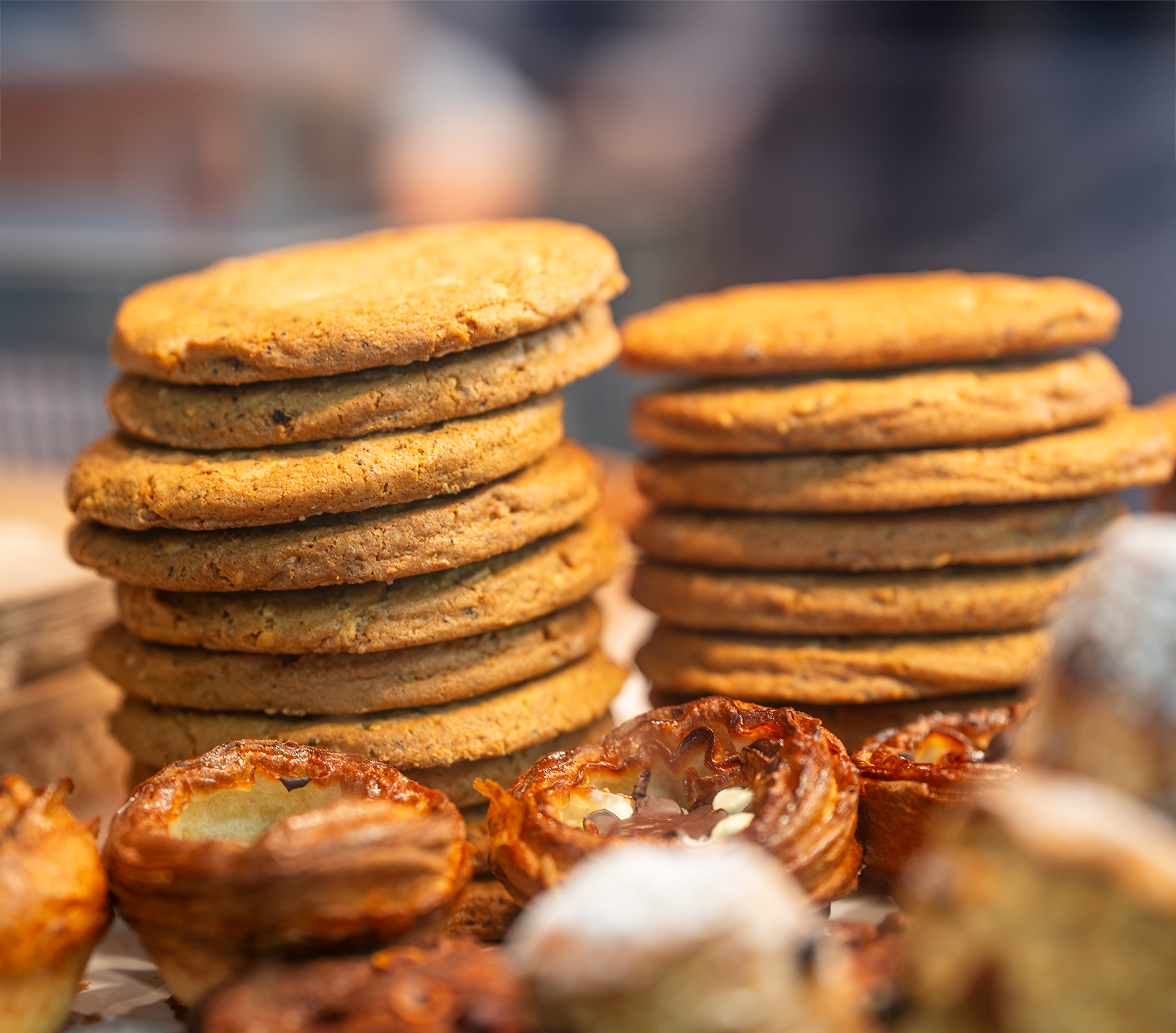 Close-up of freshly baked cookies displayed at Comptoir Bakery’s stall in Borough Market.